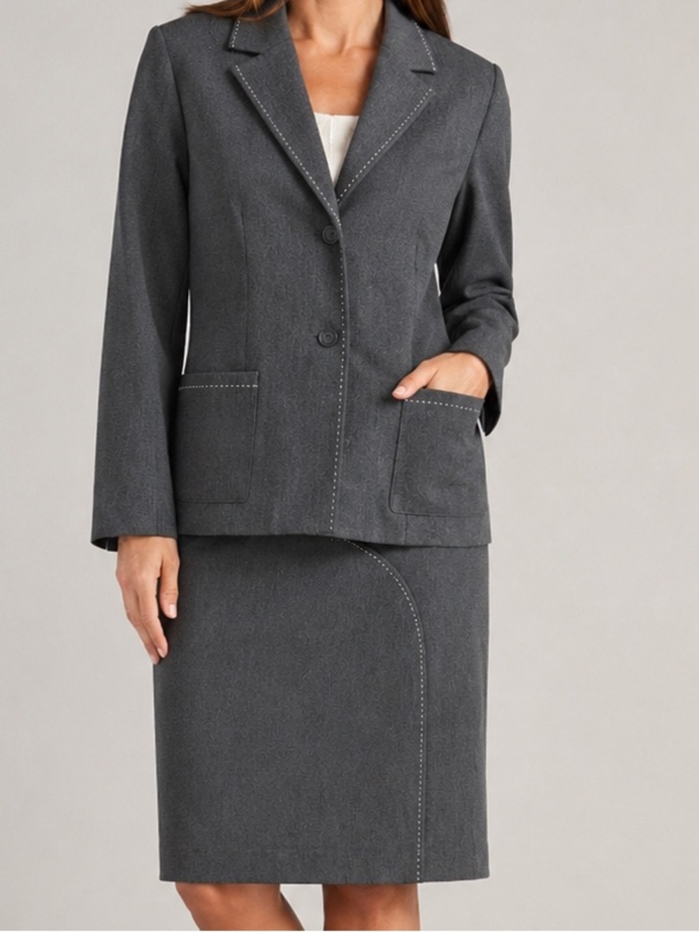 Laura studio, gray skirt suit